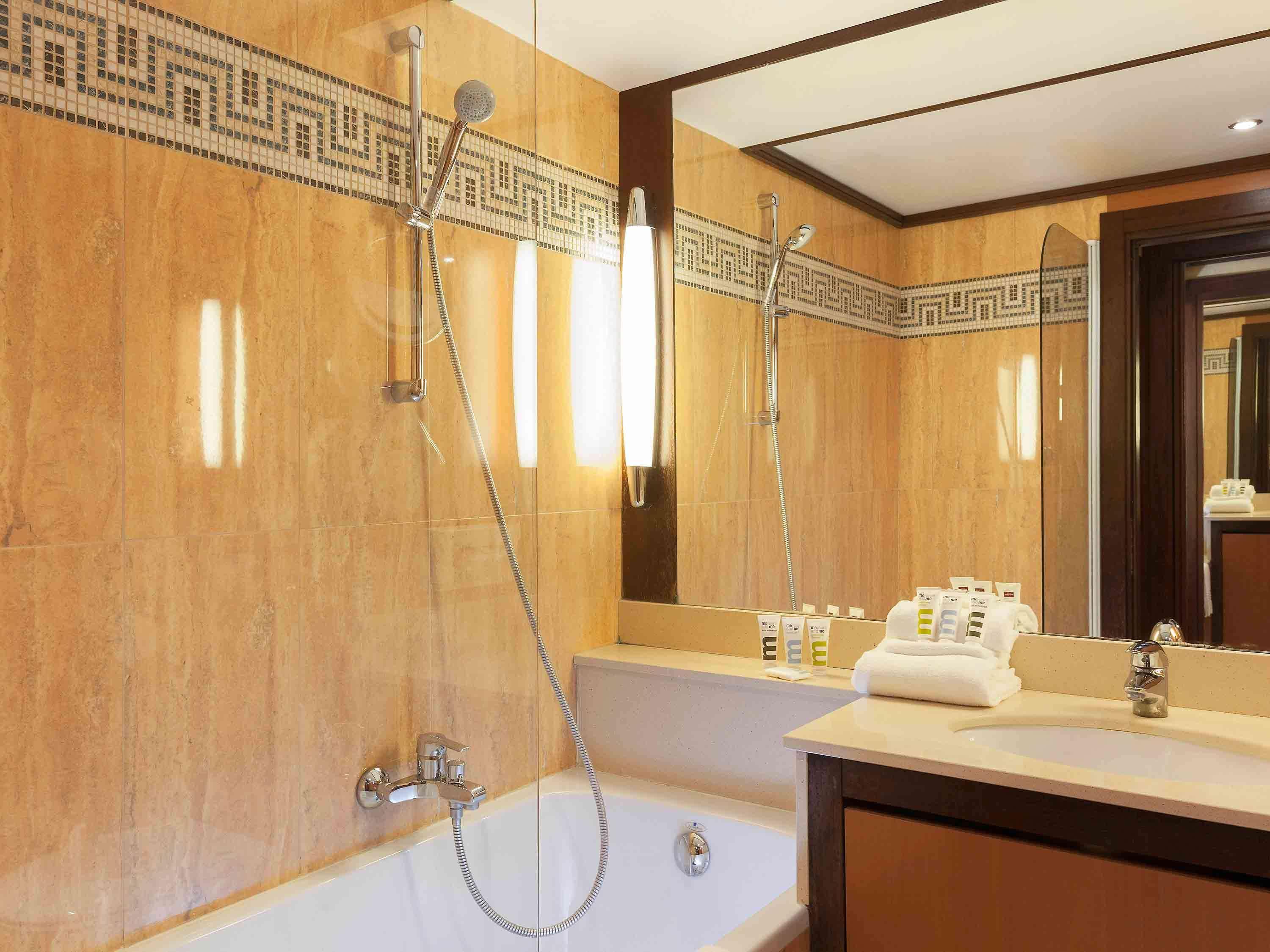 Mercure Paris Ouest Hotel 4*