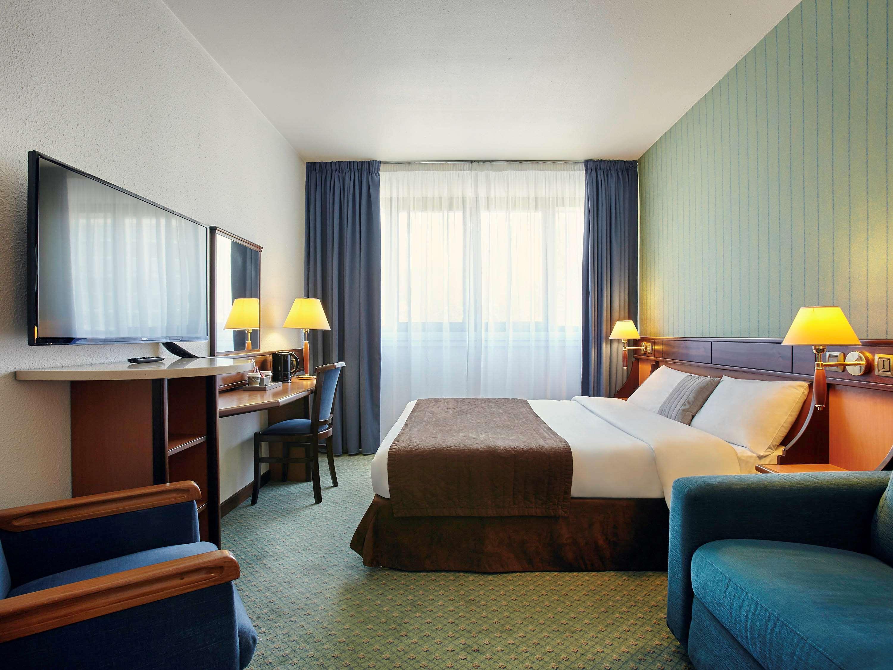 Mercure Paris Ouest Hotel