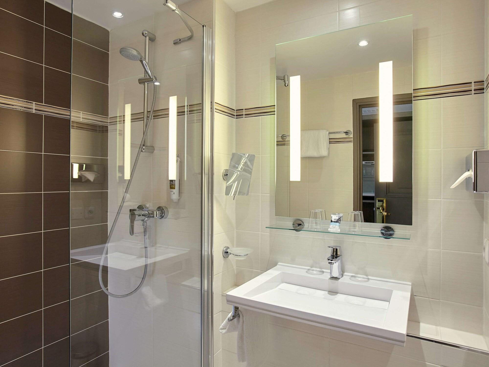 Mercure Paris Ouest Hotel