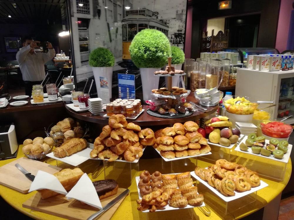 Mercure Paris Ouest Hotel