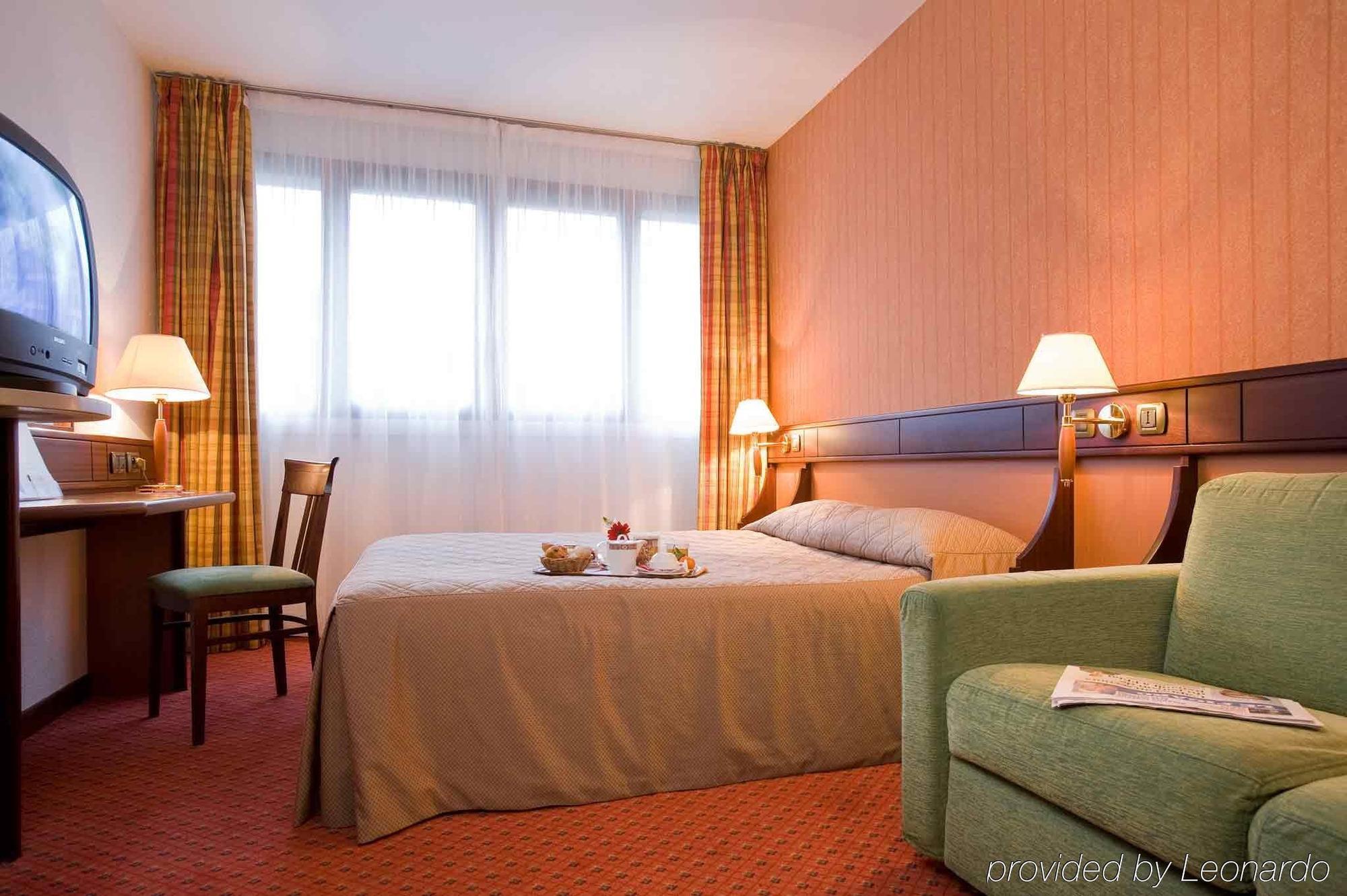 Mercure Paris Ouest 4*