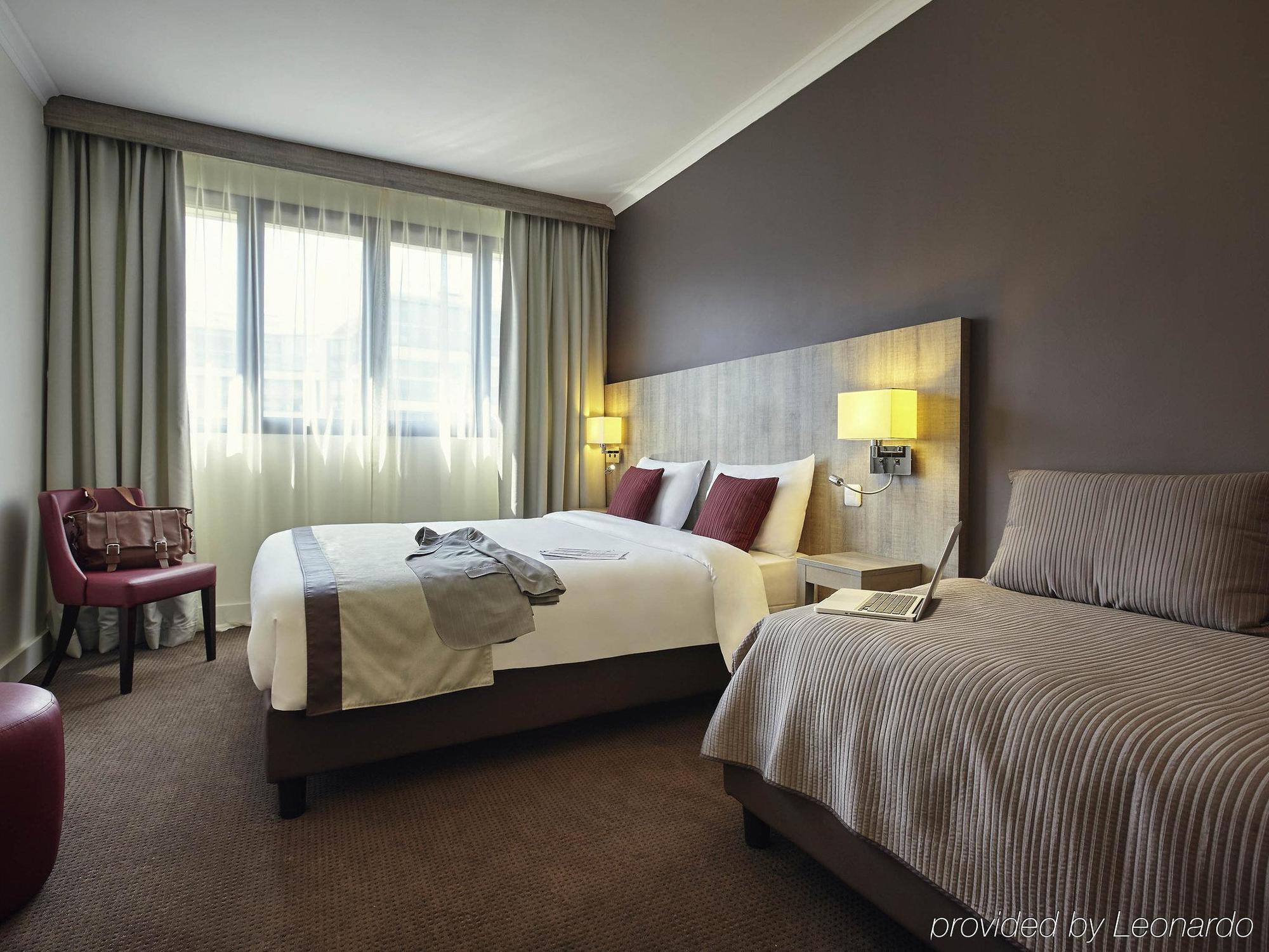 Mercure Paris Ouest Hotel 4*