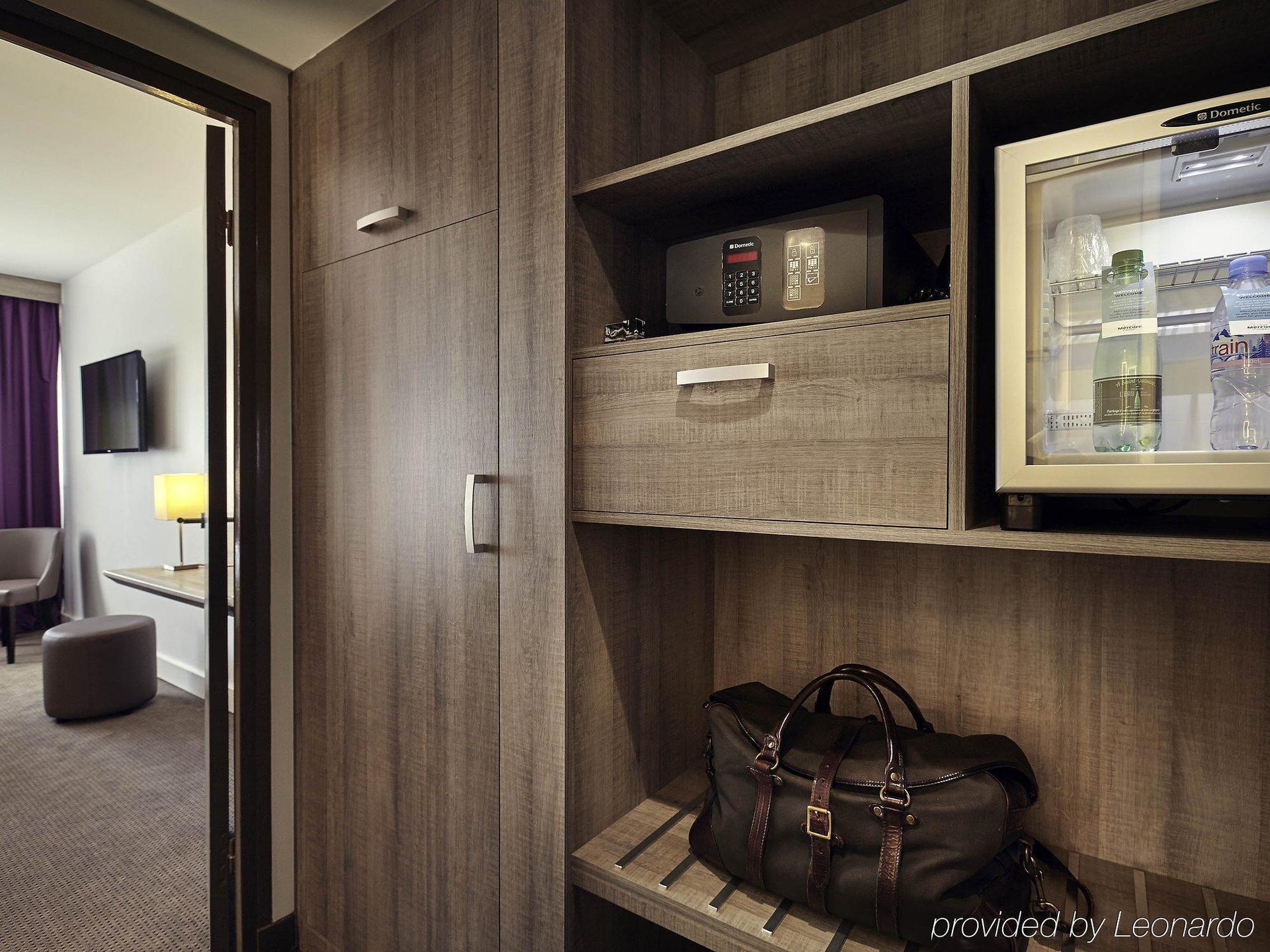 Mercure Paris Ouest Hotel 4*