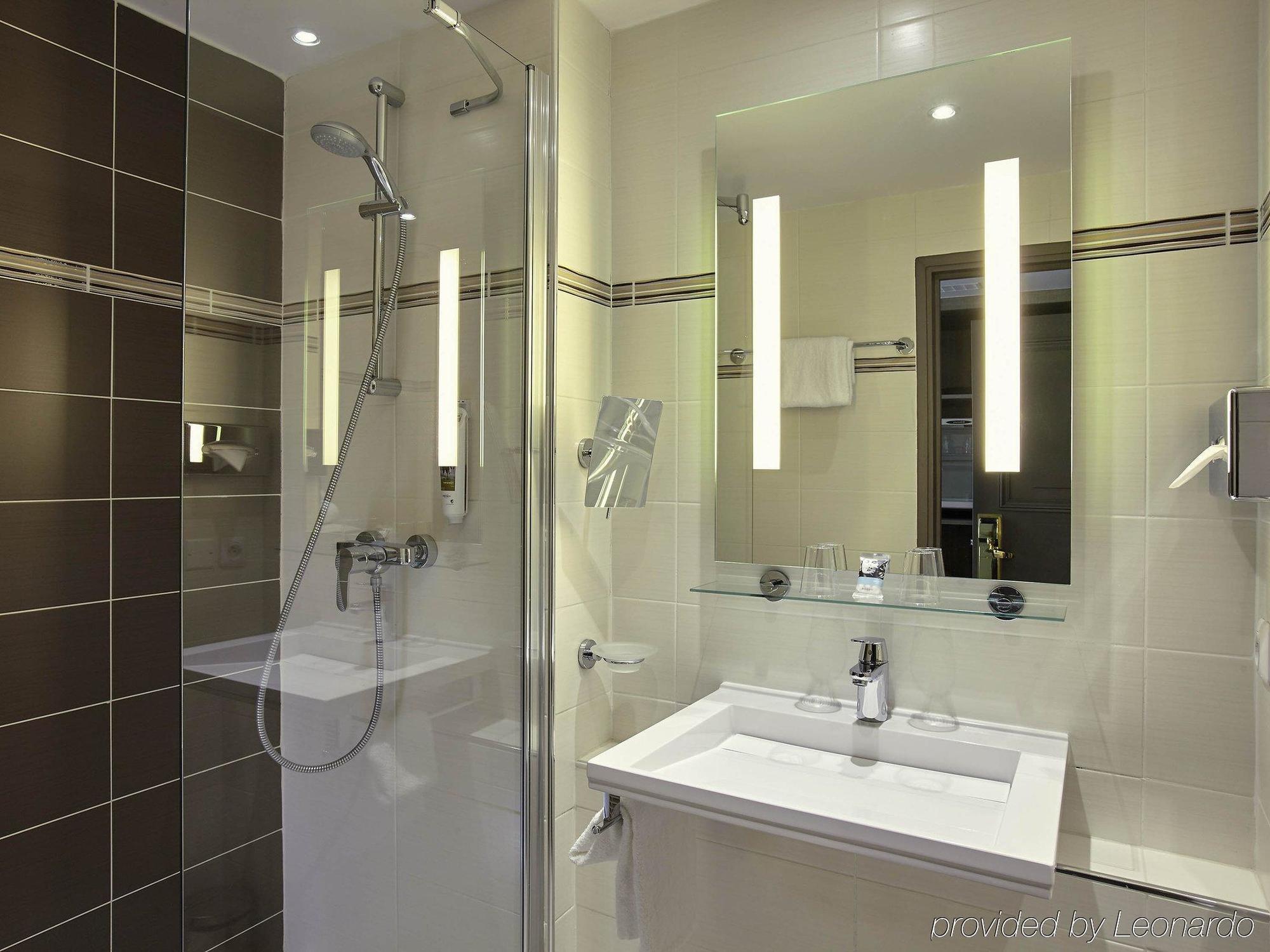 Mercure Paris Ouest Hotel 4*