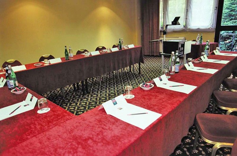 Mercure Paris Ouest Hotel