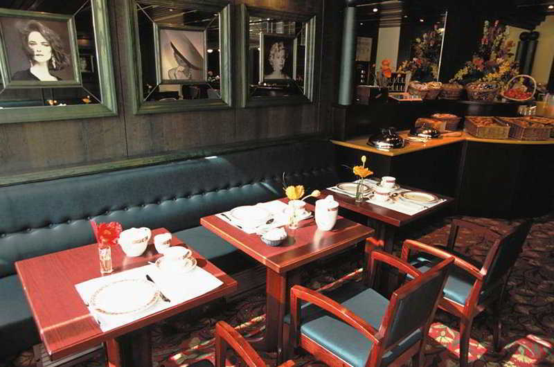 Mercure Paris Ouest Hotel