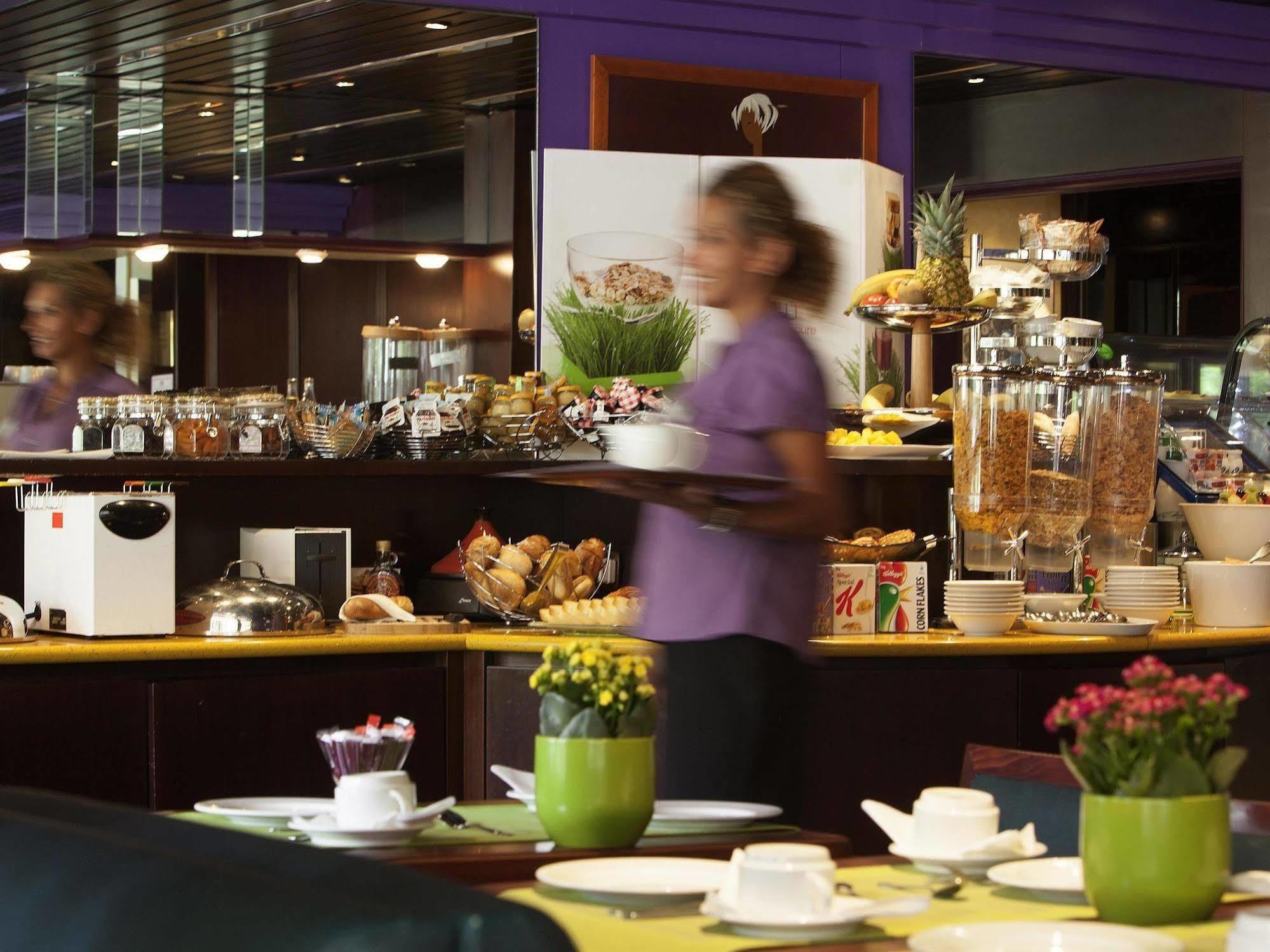 Mercure Paris Ouest Hotel 4*